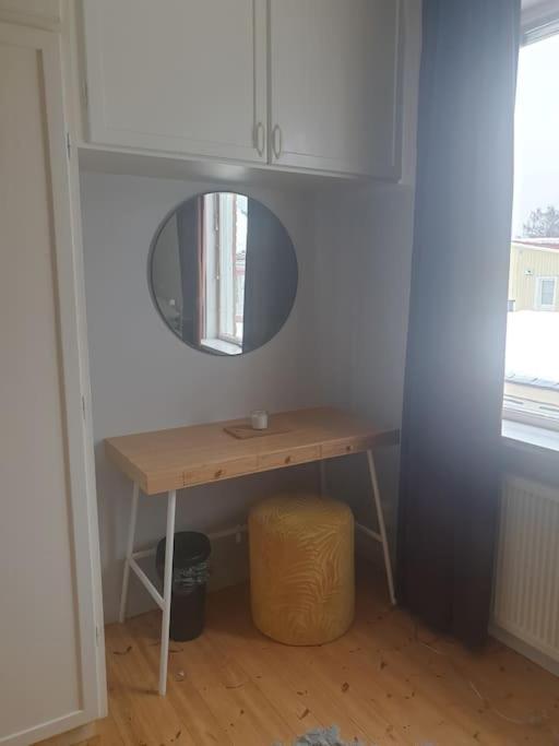 Centrala Stan- 2-Rums Gaestsvit, Perfekt Foer Kollegor Som Oenskar Separata Rum Umea Exterior photo