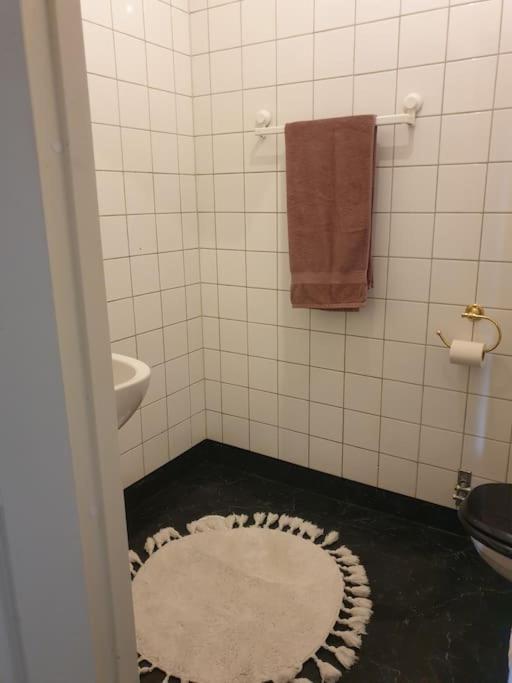 Centrala Stan- 2-Rums Gaestsvit, Perfekt Foer Kollegor Som Oenskar Separata Rum Umea Exterior photo